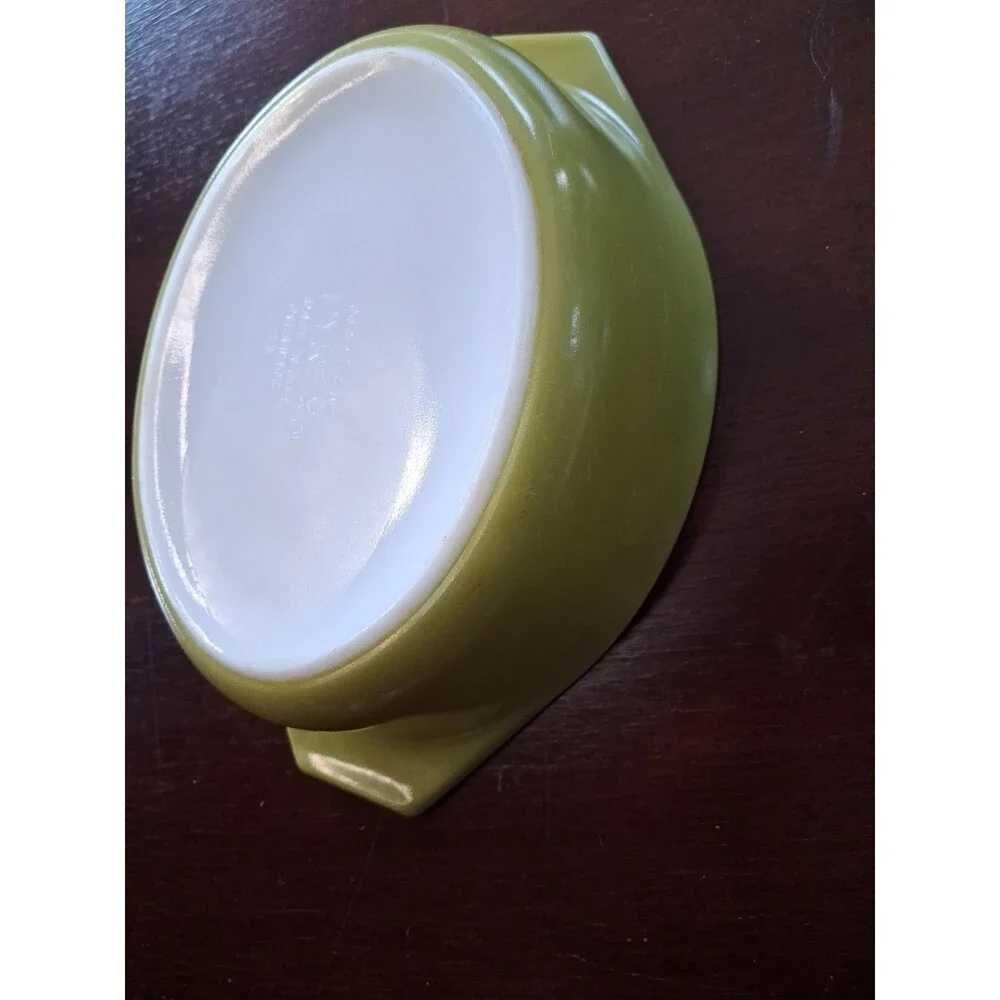 PYREX Oval Casserole  1-1/2 qt Avocado